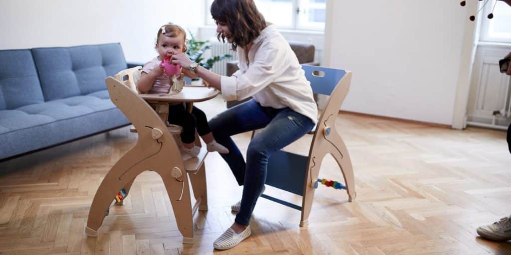 Mother and daughter in the Quarttolino highchair